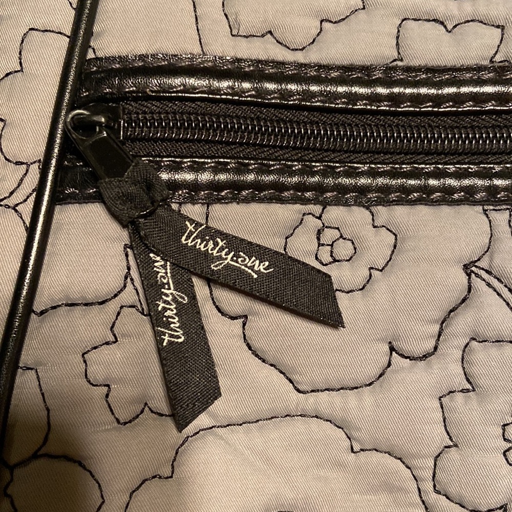 Thirty-one cross body bag. Quilted flower pattern.